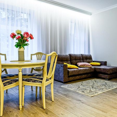 Superb Apartment In City Centre Riga Exterior photo